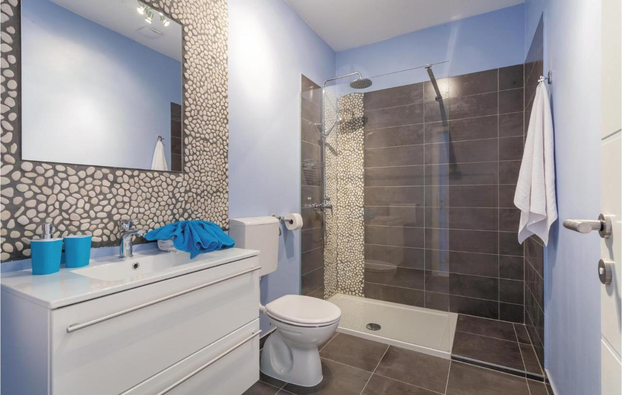 Lovely Apartment In Kastel Stafilic With Jacuzzi Каштела Екстер'єр фото