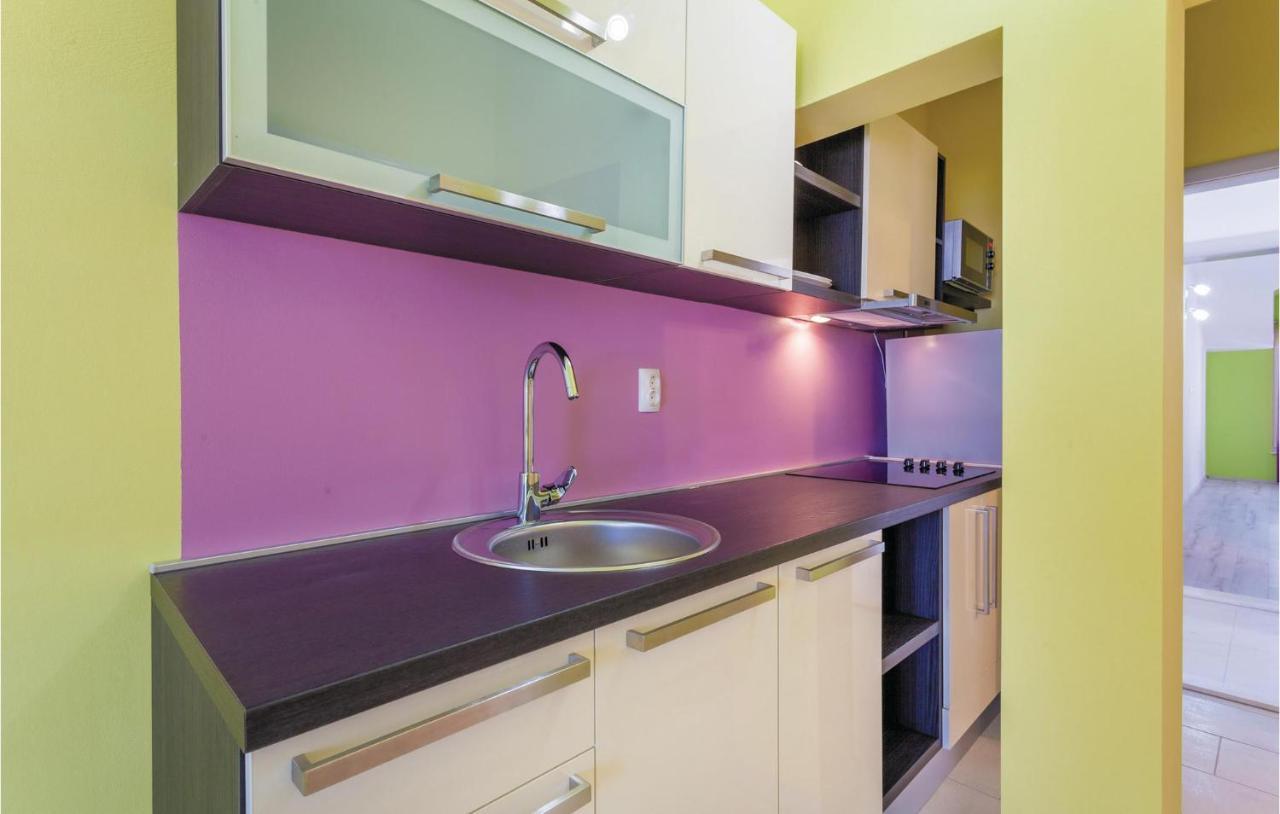 Lovely Apartment In Kastel Stafilic With Jacuzzi Каштела Екстер'єр фото