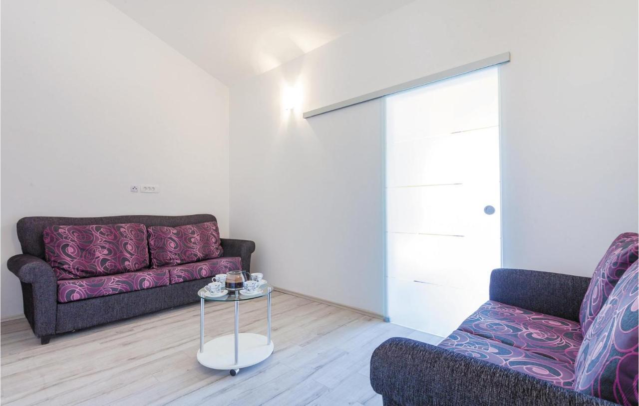 Lovely Apartment In Kastel Stafilic With Jacuzzi Каштела Екстер'єр фото