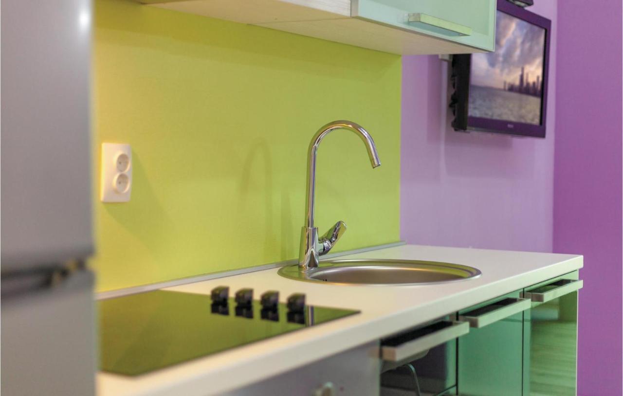 Lovely Apartment In Kastel Stafilic With Jacuzzi Каштела Екстер'єр фото