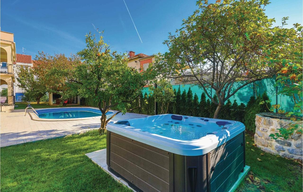 Lovely Apartment In Kastel Stafilic With Jacuzzi Каштела Екстер'єр фото